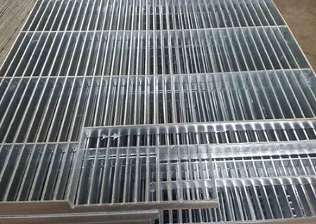 鍍鋅格柵板需要怎樣維持表面光滑細(xì)膩呢？