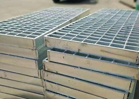 安裝鋼格柵的過(guò)程中需要注意的問(wèn)題有哪些？